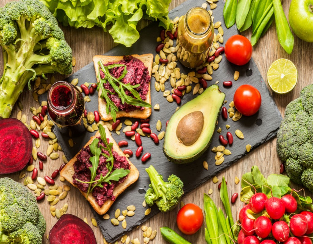 Veganii si veganismul, intre mit si realitate. Cat de sanatoasa este alimentatia fara carne?